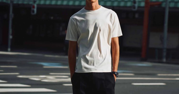 3 plain white T-shirts that go well with a T-shirt + slacks adult coordinate