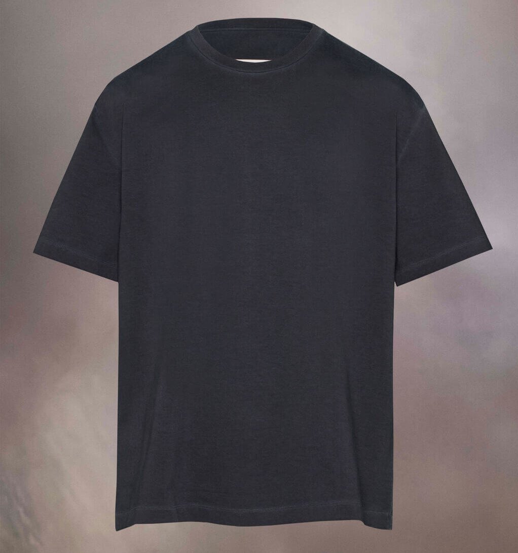 MM6 メゾンマルジェラ　オーバーサイズ ブラックシャツ テキストデザイン メゾン マルジェラのTシャツ徹底ガイド｜ブランドの哲学が詰まっ