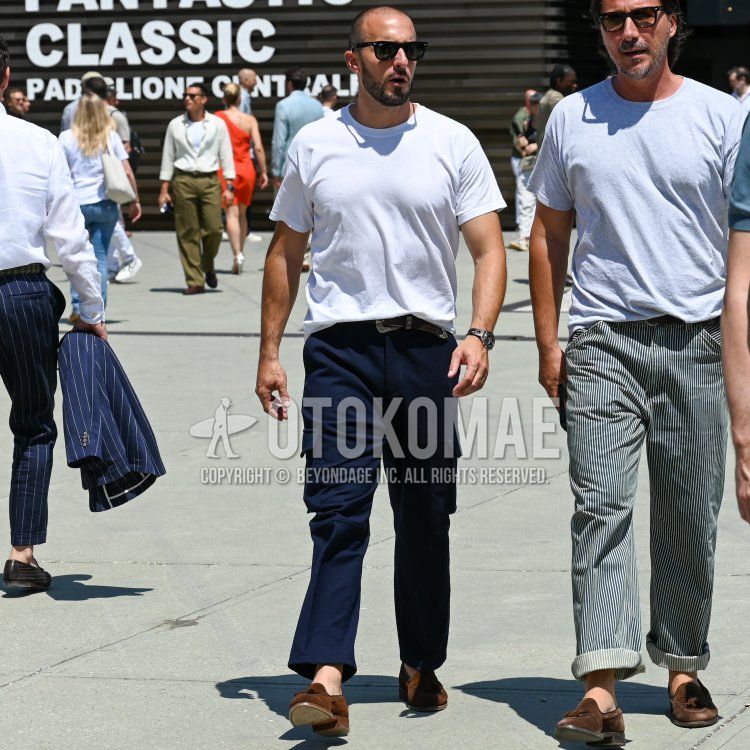Ray-Ban Wayfarer Wellington black plain sunglasses, plain white t-shirt, plain brown leather belt, plain navy slacks, plain navy cargo pants, brown tassel loafers leather shoes, brown suede shoes leather shoes summer spring men's coordinate and outfit. .