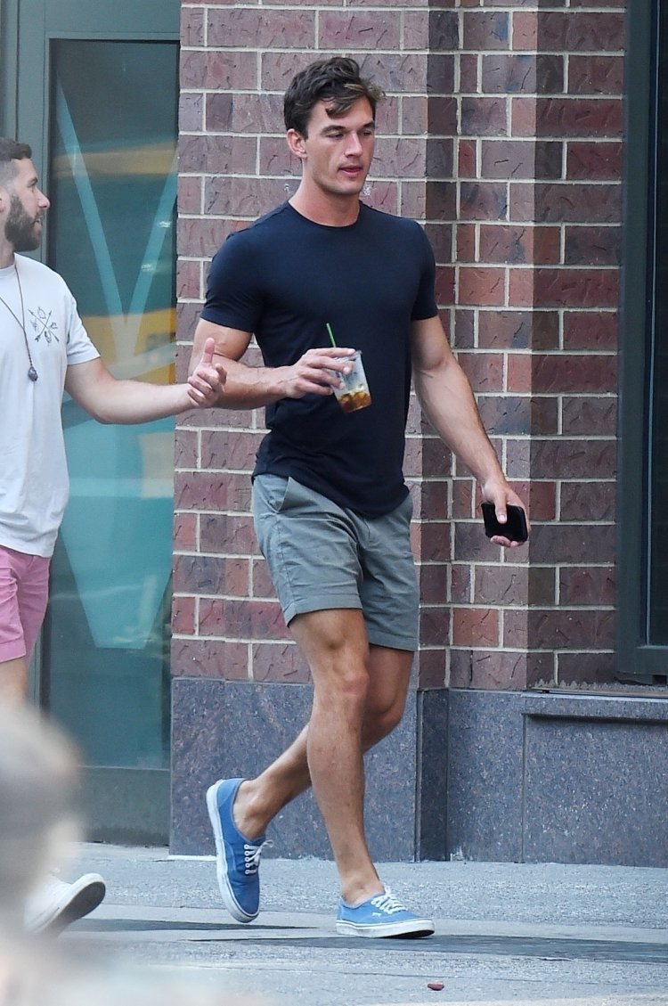 *EXCLUSIVE* Tyler Cameron leaves Gigi Hadid's NYC apartment in the morning after dinner with Gigi and Serena Williams the night before