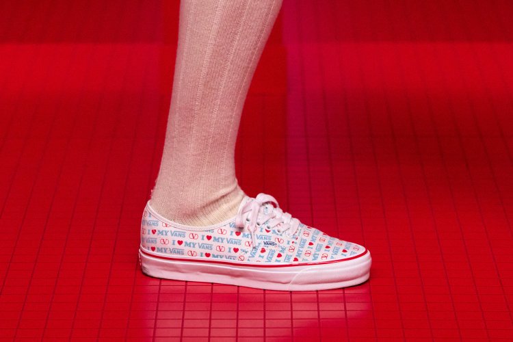 WOMEN FW 25-26 / PARIS / CLOSE UP / VALENTINO CLP /