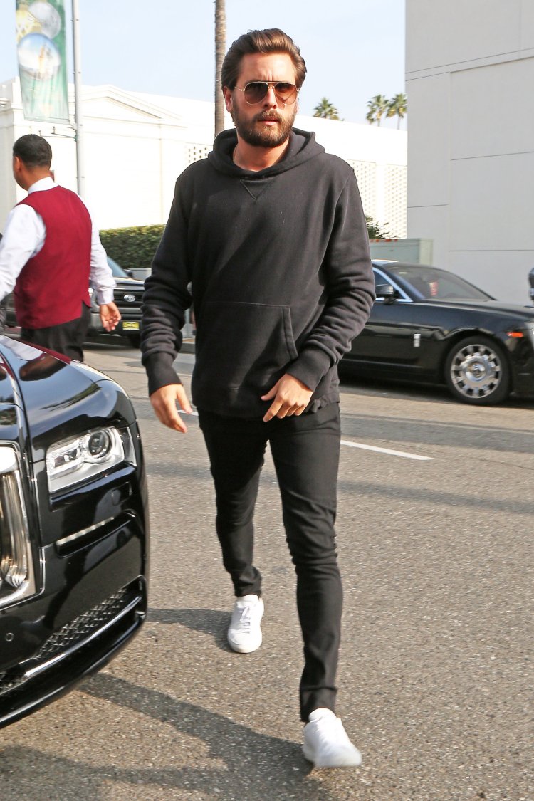 Kourtney Kardashian meets up with Scott Disick at Il Pastaio