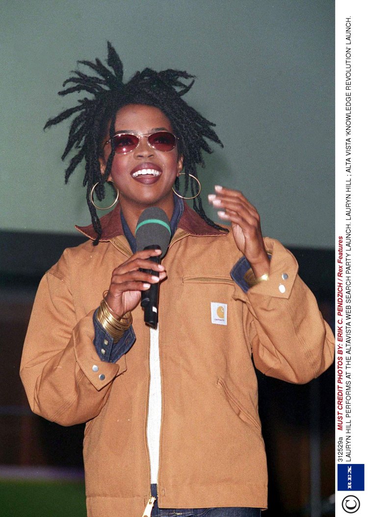LAURYN HILL PERFORMS AT THE ALTAVISTA WEB SEARCH BODY LAUNCH.