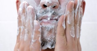 男性こそ「朝洗顔・夜クレンジング」をするべき理由