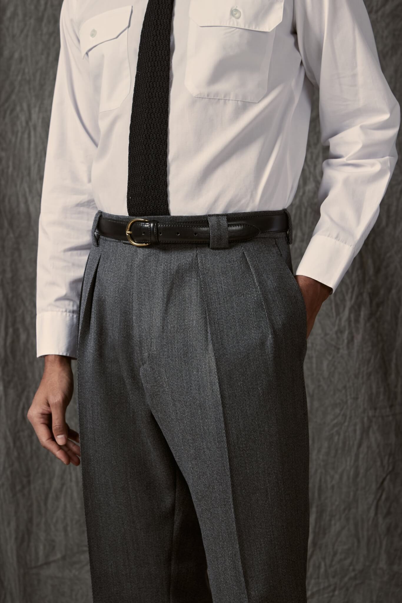 入手困難だったベルウィッチの太スラックス「ルカーノ」が公式ストア初