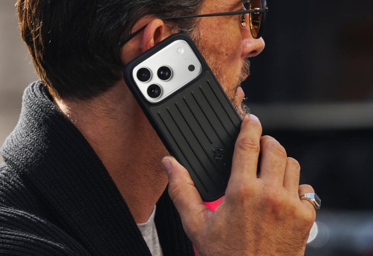 リモワのスマホケース 買うなら◯◯モデルが正解な件 | メンズ