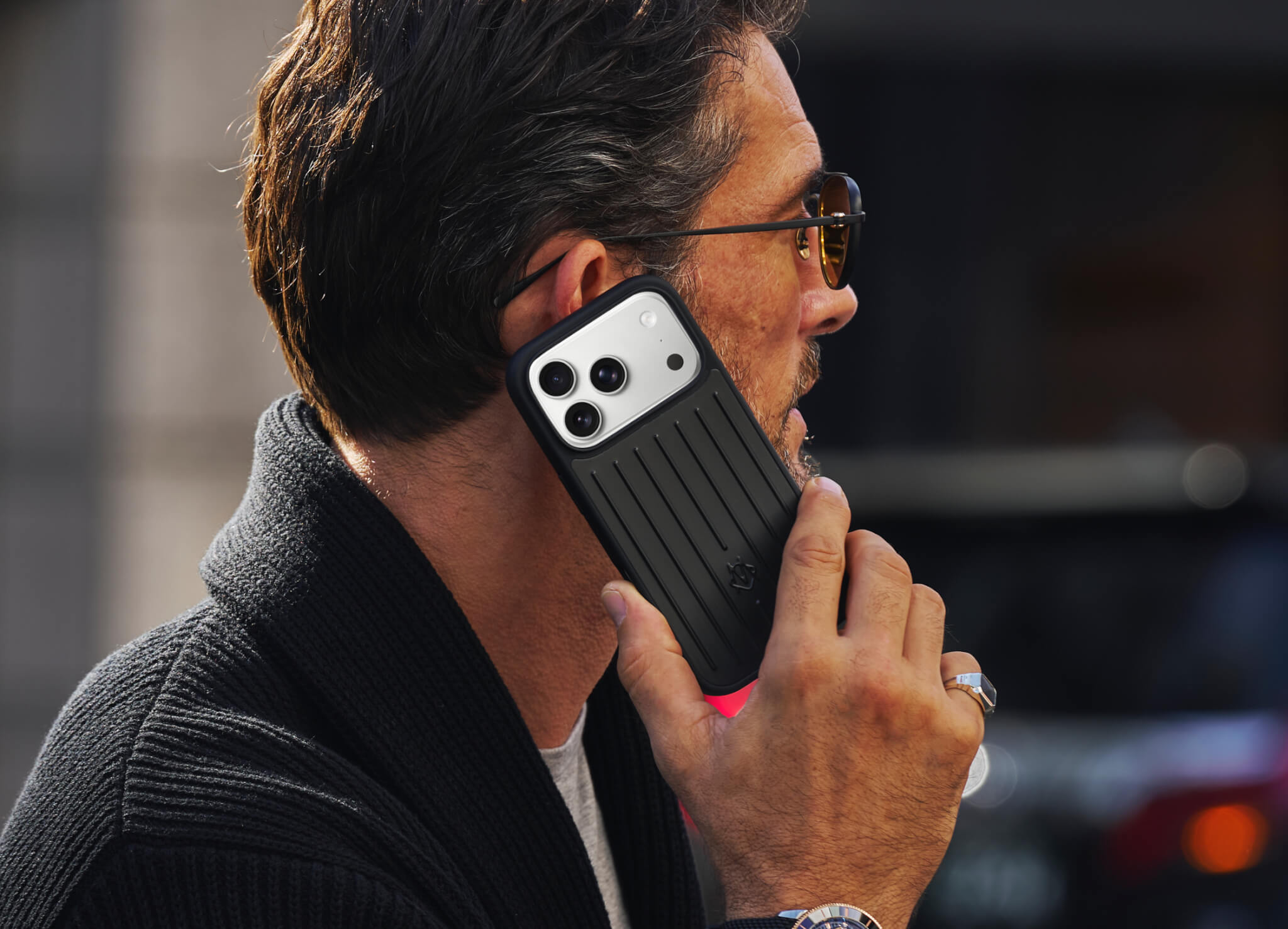 リモワのスマホケース 買うなら◯◯モデルが正解な件 | メンズ