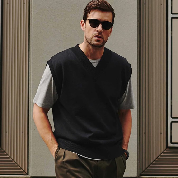GPU neck T-shirt grayThe wide neck makes the face look smaller