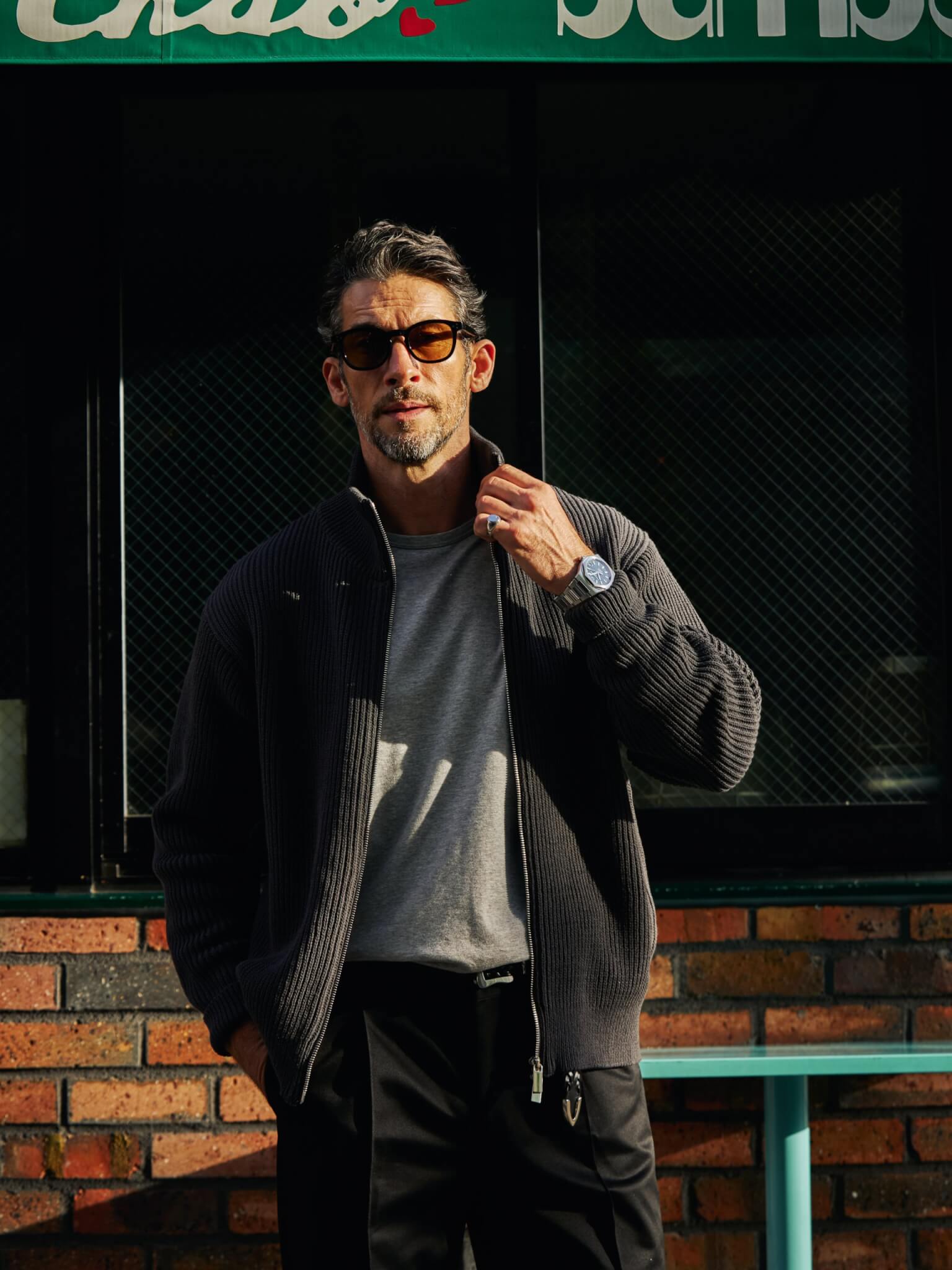 新名作ドライバーズニットが秘める6の魅力とは？ | メンズ