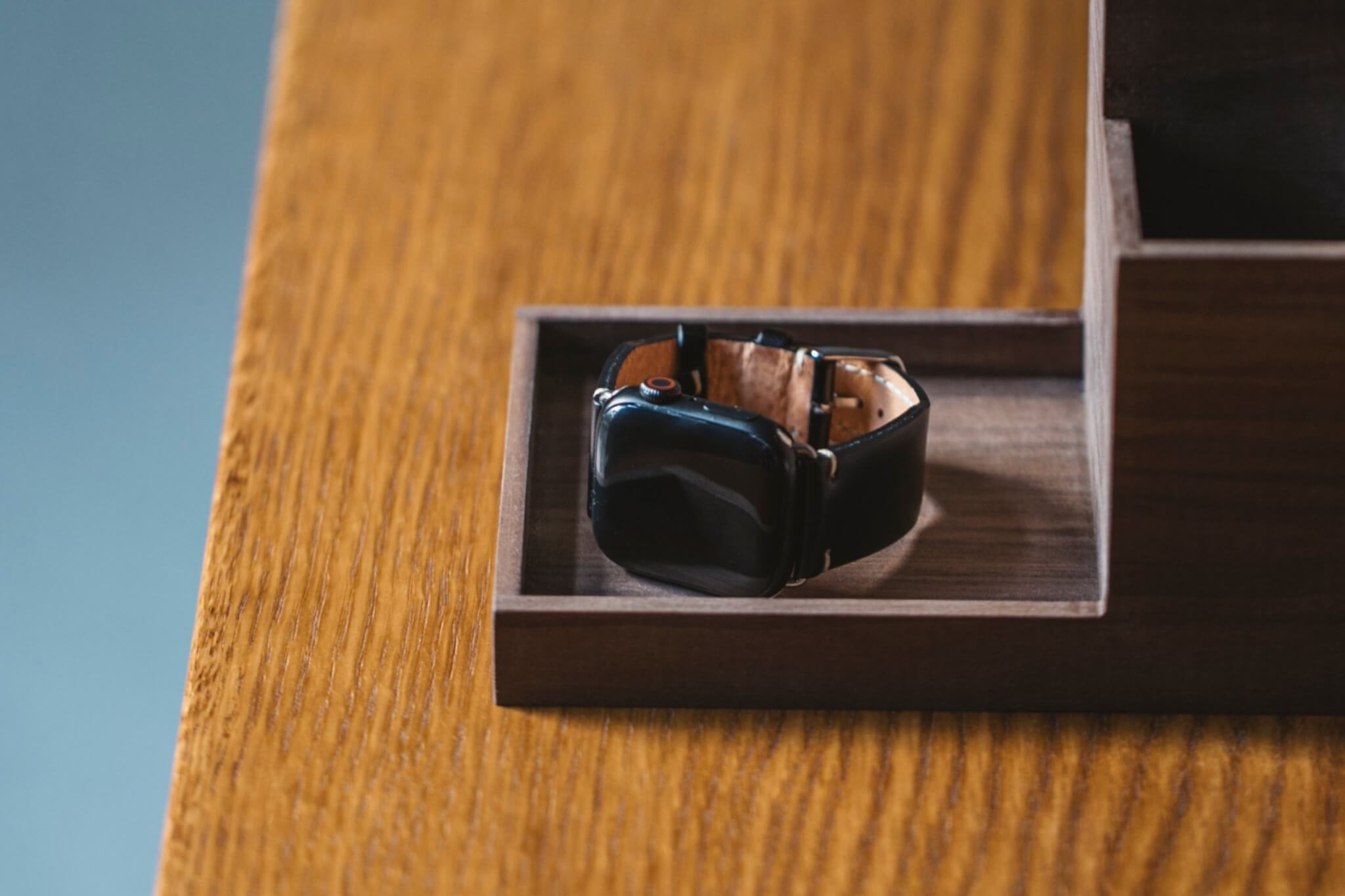 アップルウォッチに革の宝石を。コスパ最強のGANZOコードバン時計