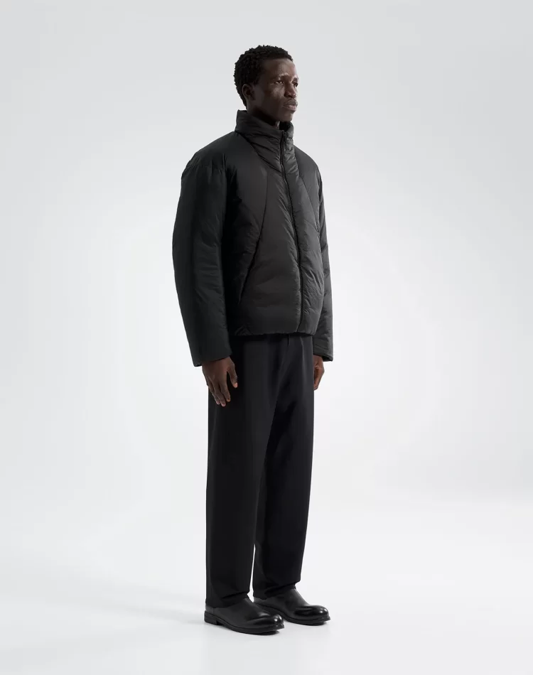 F25_X000009960_002291_Conduit-Down-Jacket_Black_Men_M_3-4-Front-View_1296x