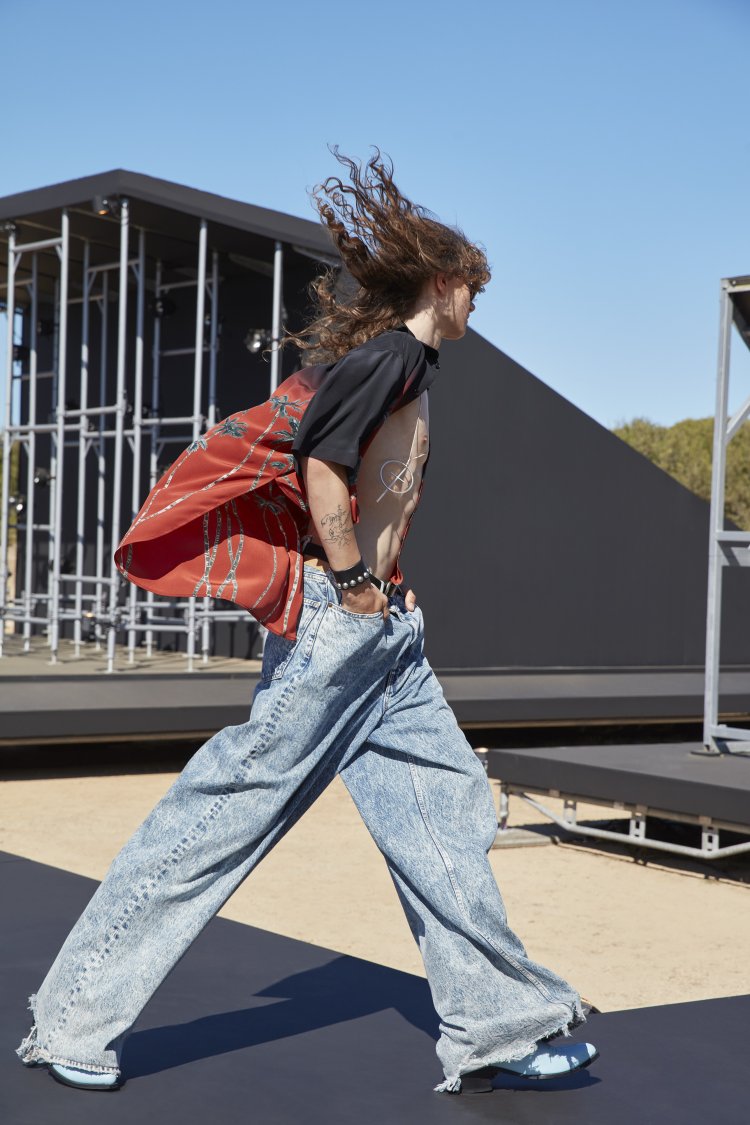 MEN SS 2022 / PARIS / FULL LENGTH / CELINE PRESS OFFICE /