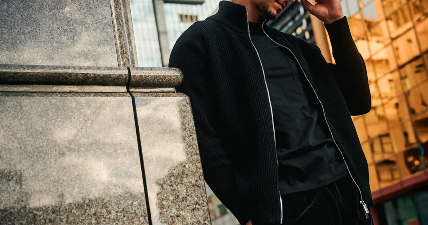 ドライバーズニットおすすめモデル5選【その起源や特徴、着こなし事例