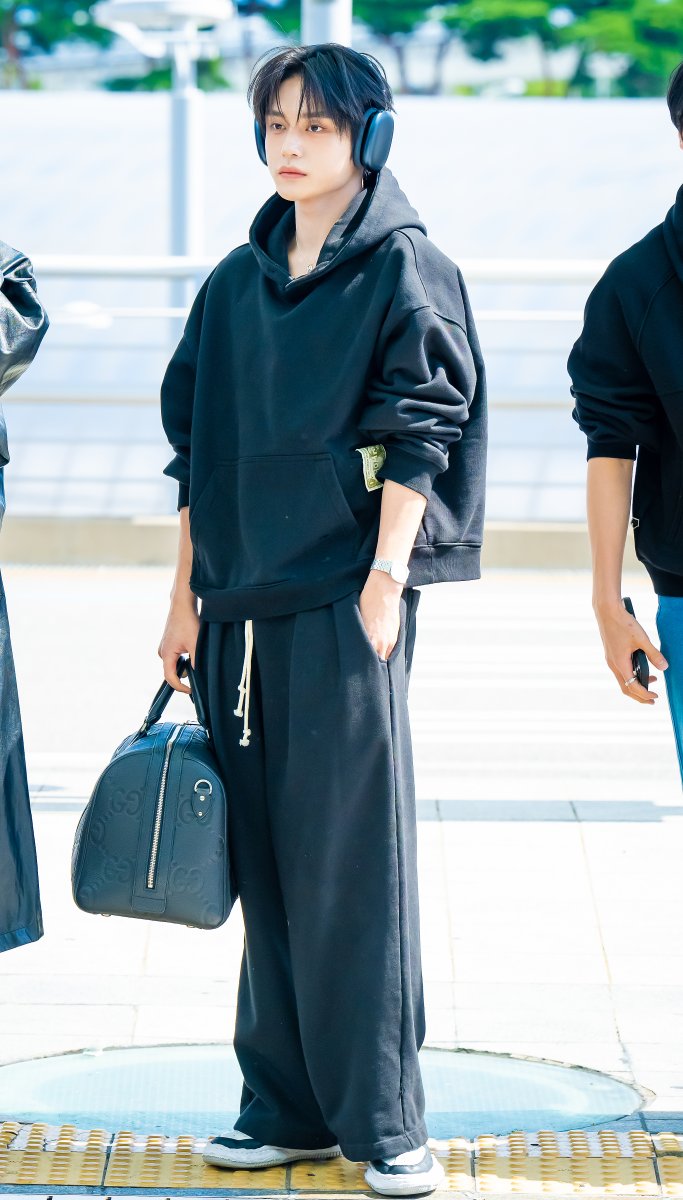 KIM JIWOONG of ZEROBASEONE arrived at Incheon International Airport on September 18th to depart for Macao./PHOTO=OSEN