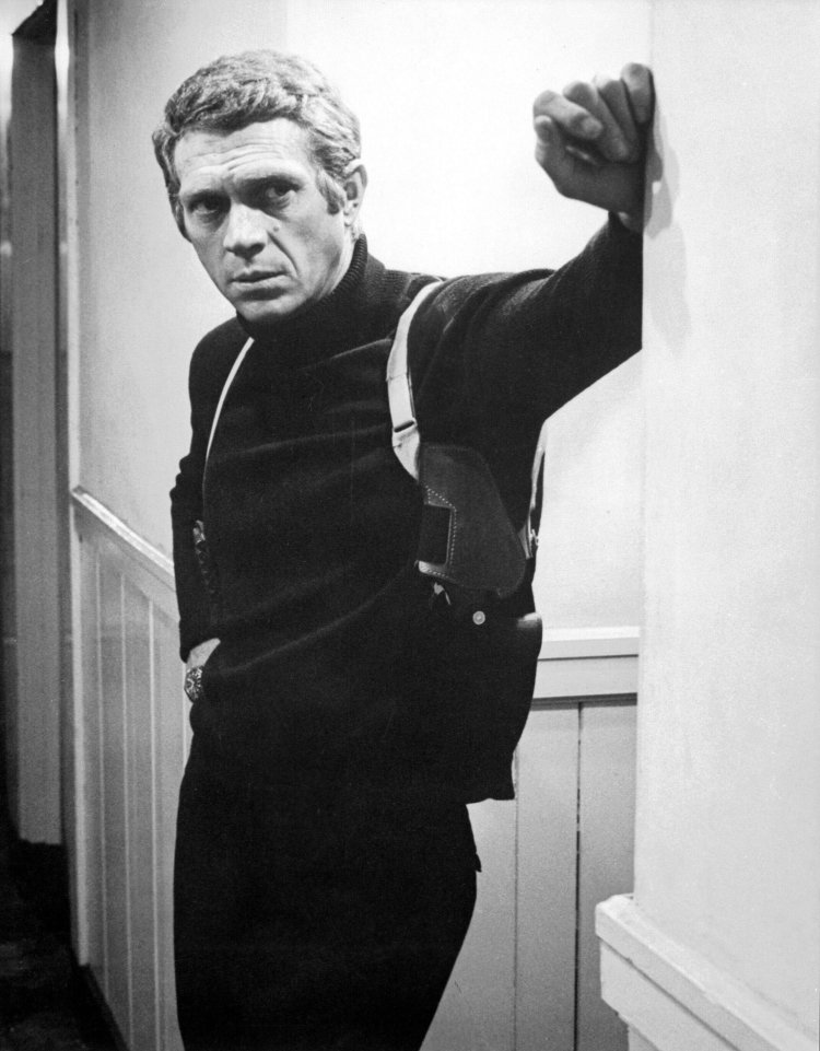 STEVE MCQUEEN in BULLITT, 1968, directed by PETER YATES. Copyright WARNER BROTHERS.