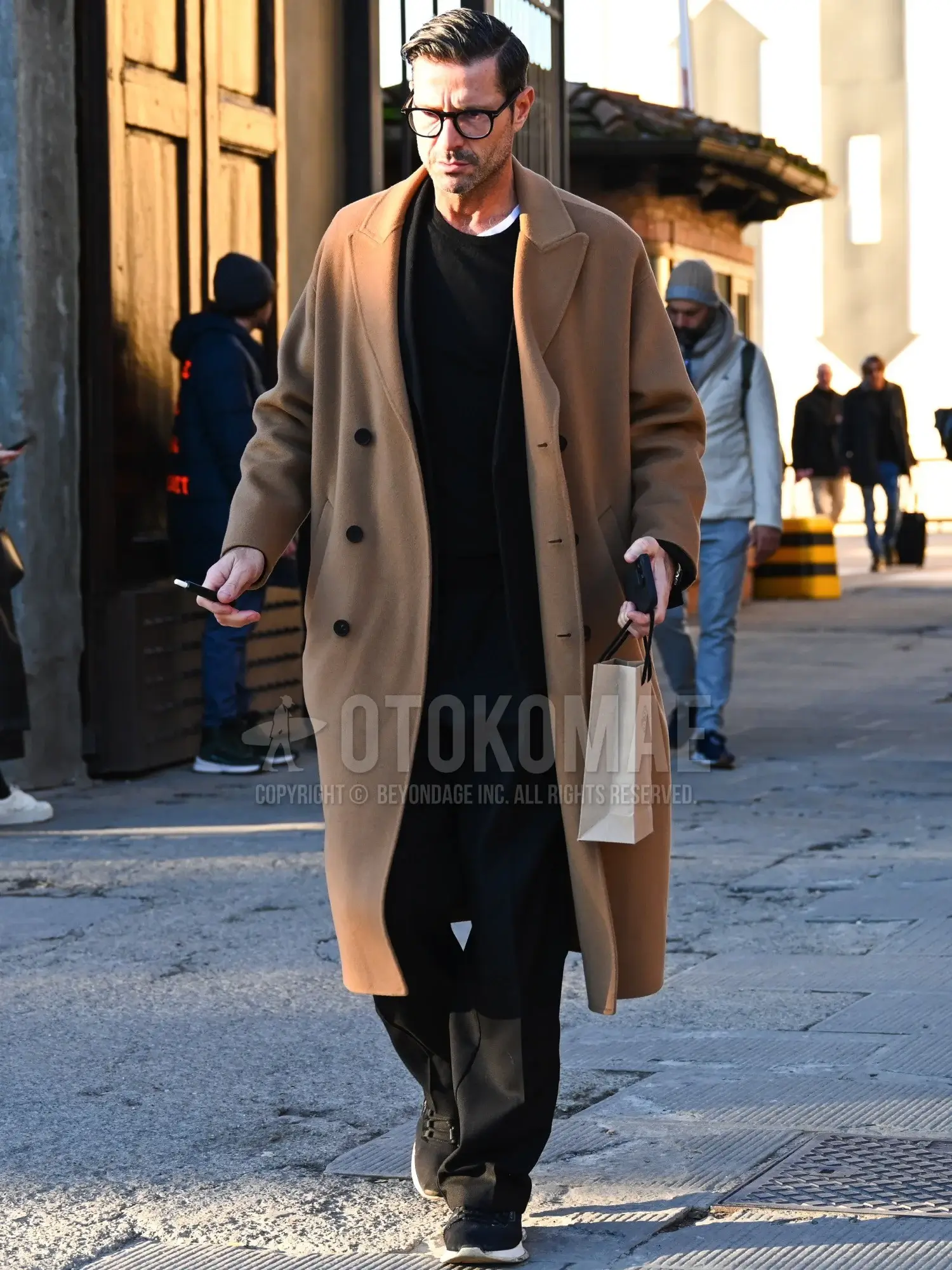 キャメルチェスターコート コーデ【定番色とはひと味違うエレガントな