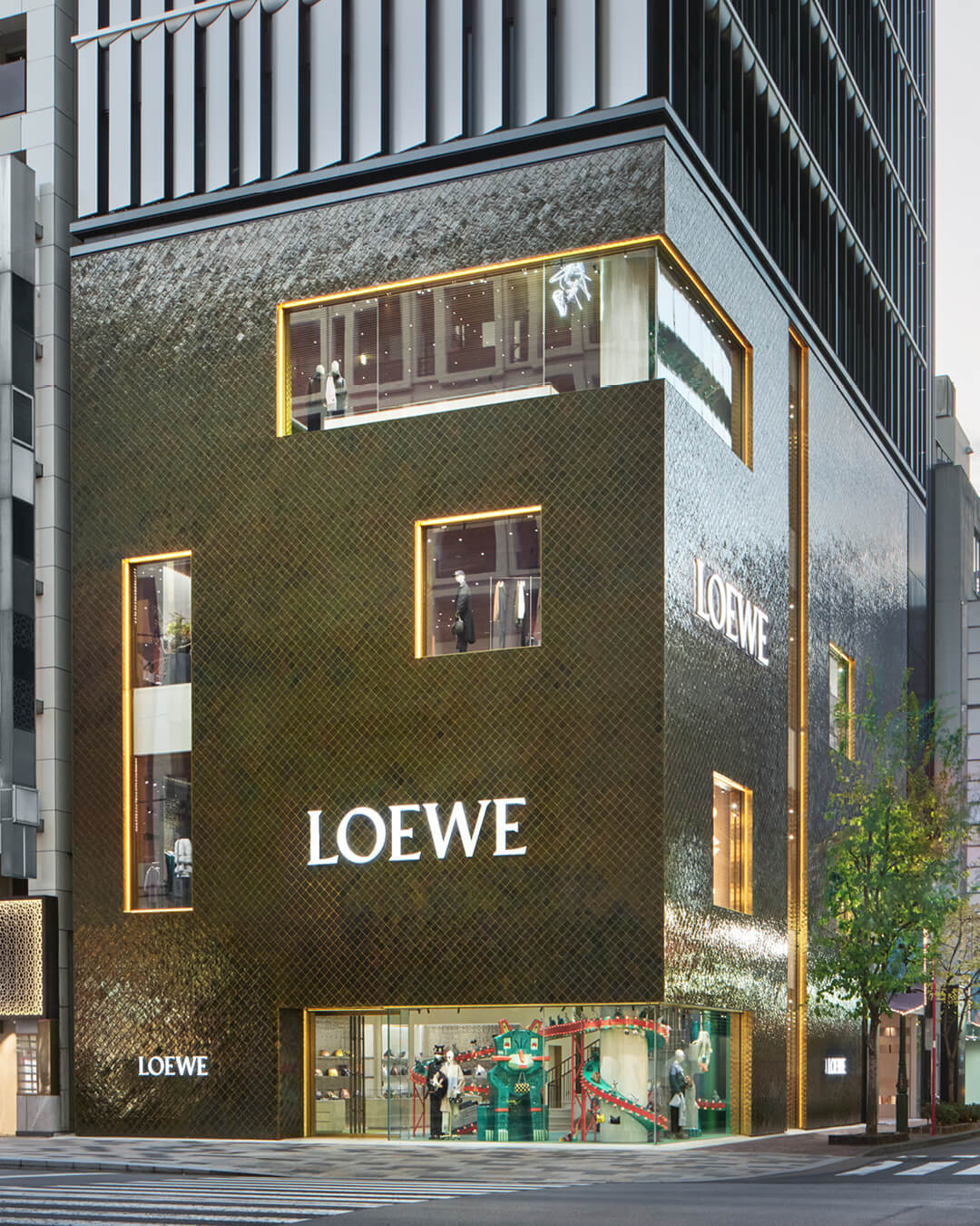 Casa Loewe Ginza, the largest Loewe store in Japan, opens! Four