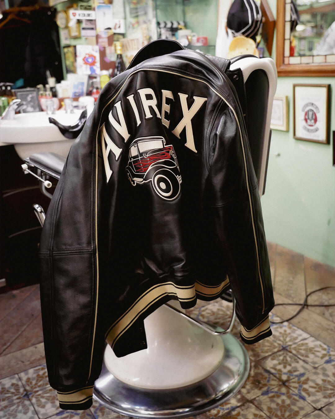 AVIREXとMR.BROTHERS CUT CLUBがコラボ！両ブランドのグラフィックを