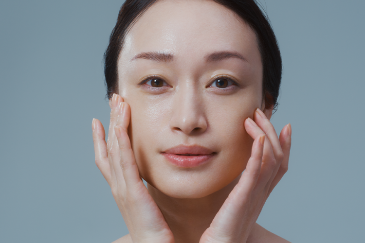 For those mornings when you don't feel like having a moment! MEGLY SHUTTO," a carbonic acid mist to improve facial appearance with just 10 seconds of care, is born!
