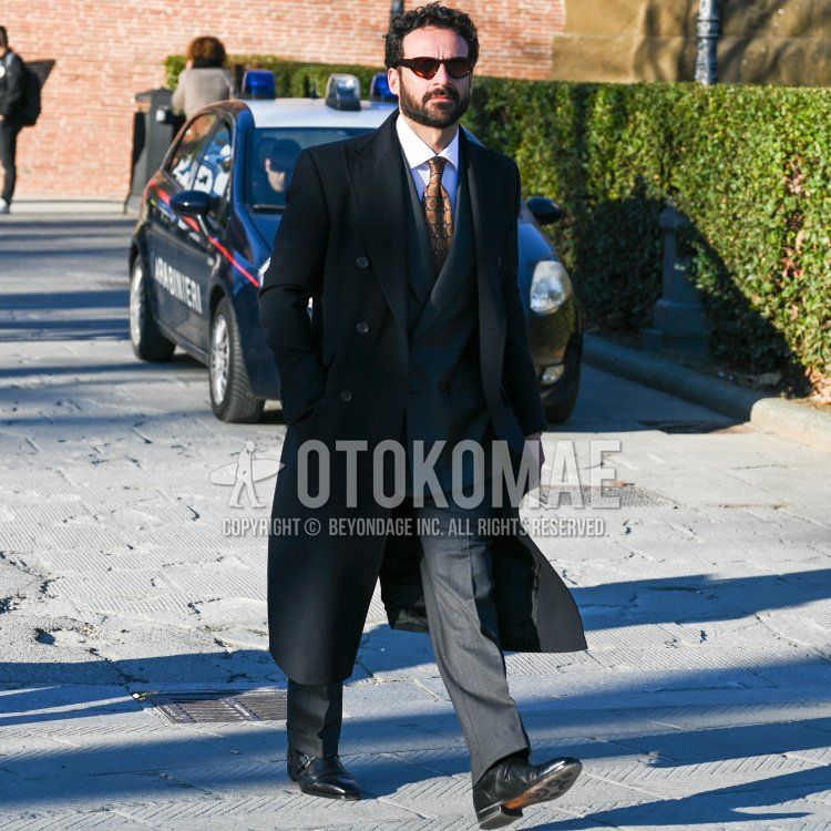 Winter men's coordinate and outfit with plain black sunglasses, plain black chester coat, plain white shirt, black plain toe leather shoes, dark gray plain suit, and multi-colored overall pattern tie.
