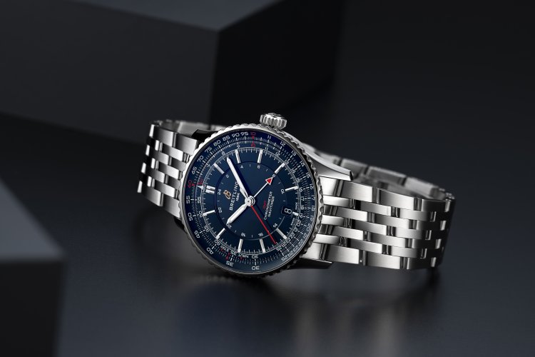 BR-Navitimer-Automatic-GMT-41-Samurai-Japan-SocialMedia04