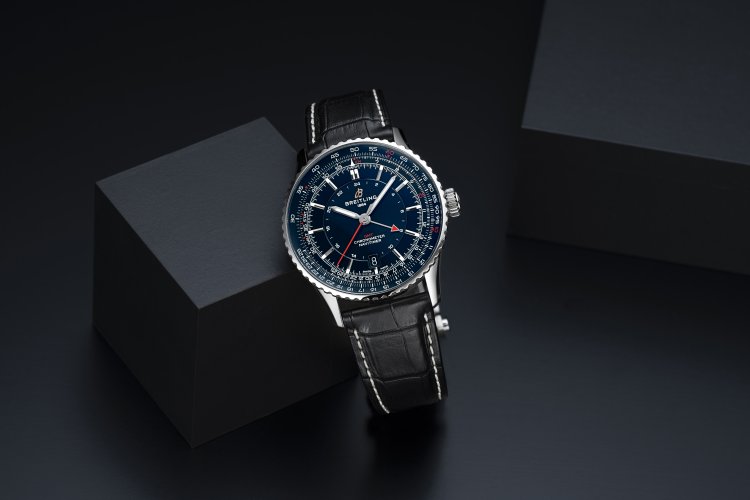 BR-Navitimer-Automatic-GMT-41-Samurai-Japan-SocialMedia05
