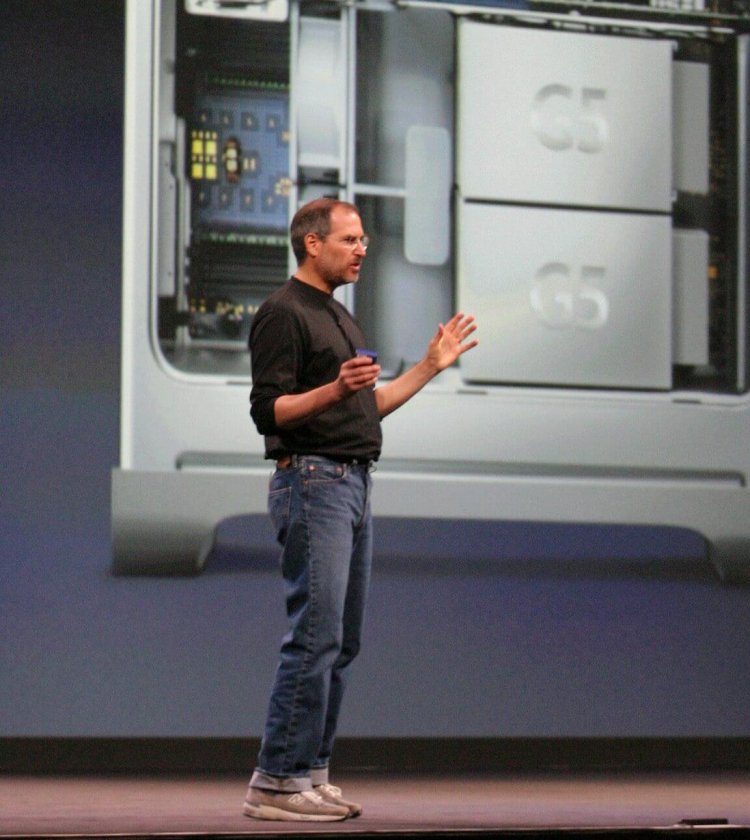 APPLES JOBS INTRODUCES NEW G5 PERSONAL COMPUTER
