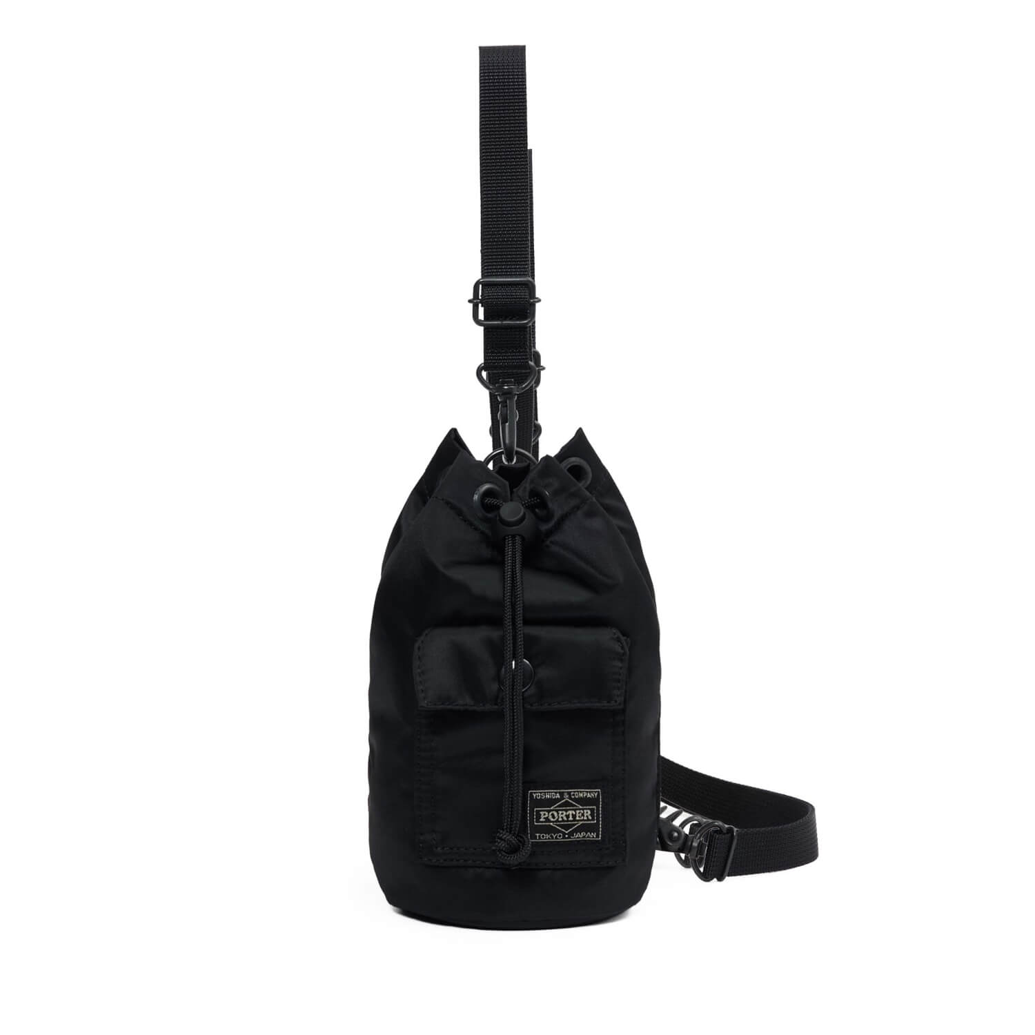 いまやメンズも見過ごせない存在となった「巾着バッグ」。おすすめ