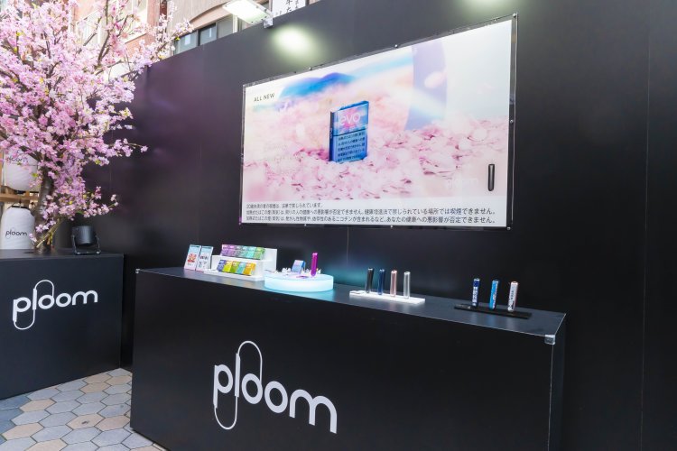 Ploom LOUNGE," a special smoking booth with an Edo-style atmosphere, appears in "Asakusa Roku-ku SAKURA STREET - Sakura Irodori!