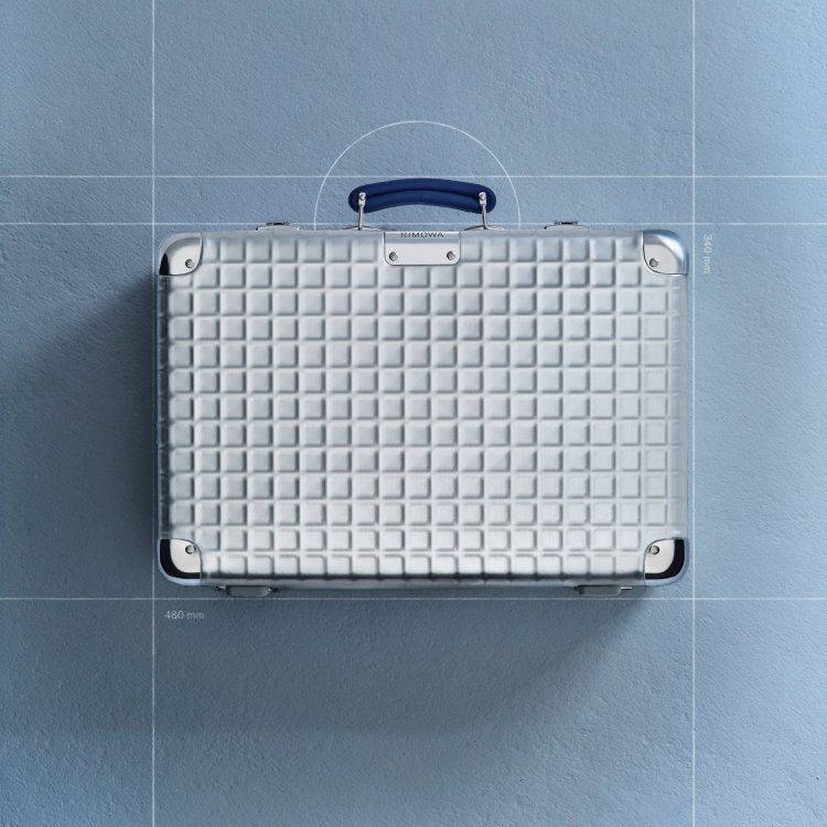 RIMOWA_Classic_Grid_Hand Carry Case_Silver_Beautyshots_1x1