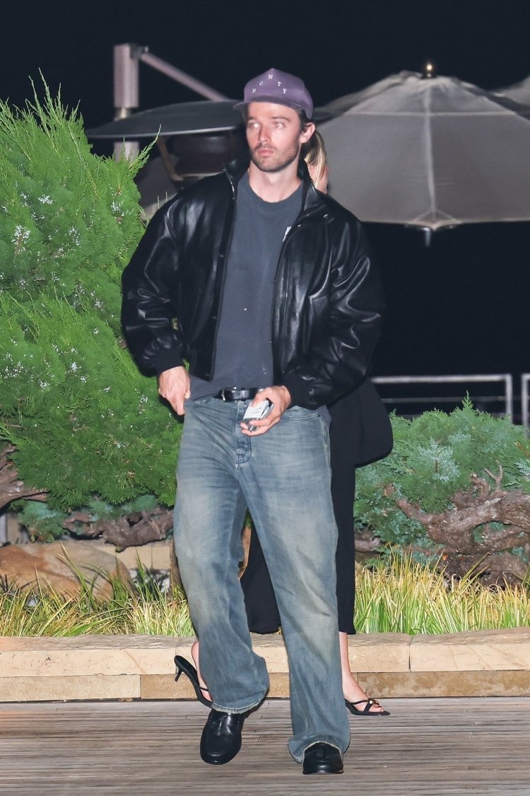*EXCLUSIVE* The Schwarzenegger Family Step Out for Dinner at Nobu in Malibu! **WEB MUST CALL FOR PRICING**