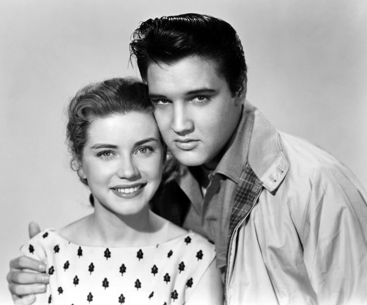 KING CREOLE, from left: Dolores Hart, Elvis Presley, 1958