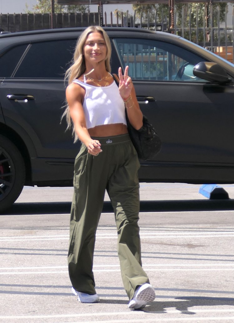 EXCLUSIVE: DWTS Pro Daniella Karagach Heads To Rehearsals Wearing Alo Pants EXCLUSIVE: Daniella Karagach heads to DWTS rehearsals Tuesday wearing Alo pants. 09 Sep 2025 Pictured: Daniella Karagach. Photo credit: KAT / MEGA