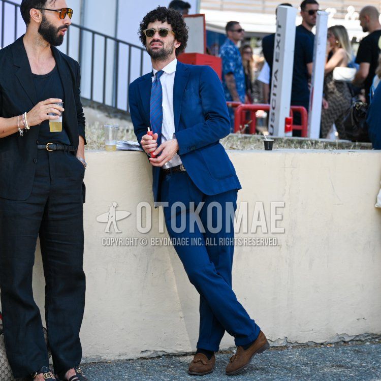 Yellow tortoiseshell sunglasses, plain white shirt, plain brown mesh belt, plain brown leather belt, plain navy socks, brown tassel loafers leather shoes, brown suede shoes leather shoes, plain navy suit, blue regimental tie, spring summer Men's Codes and Outfits.