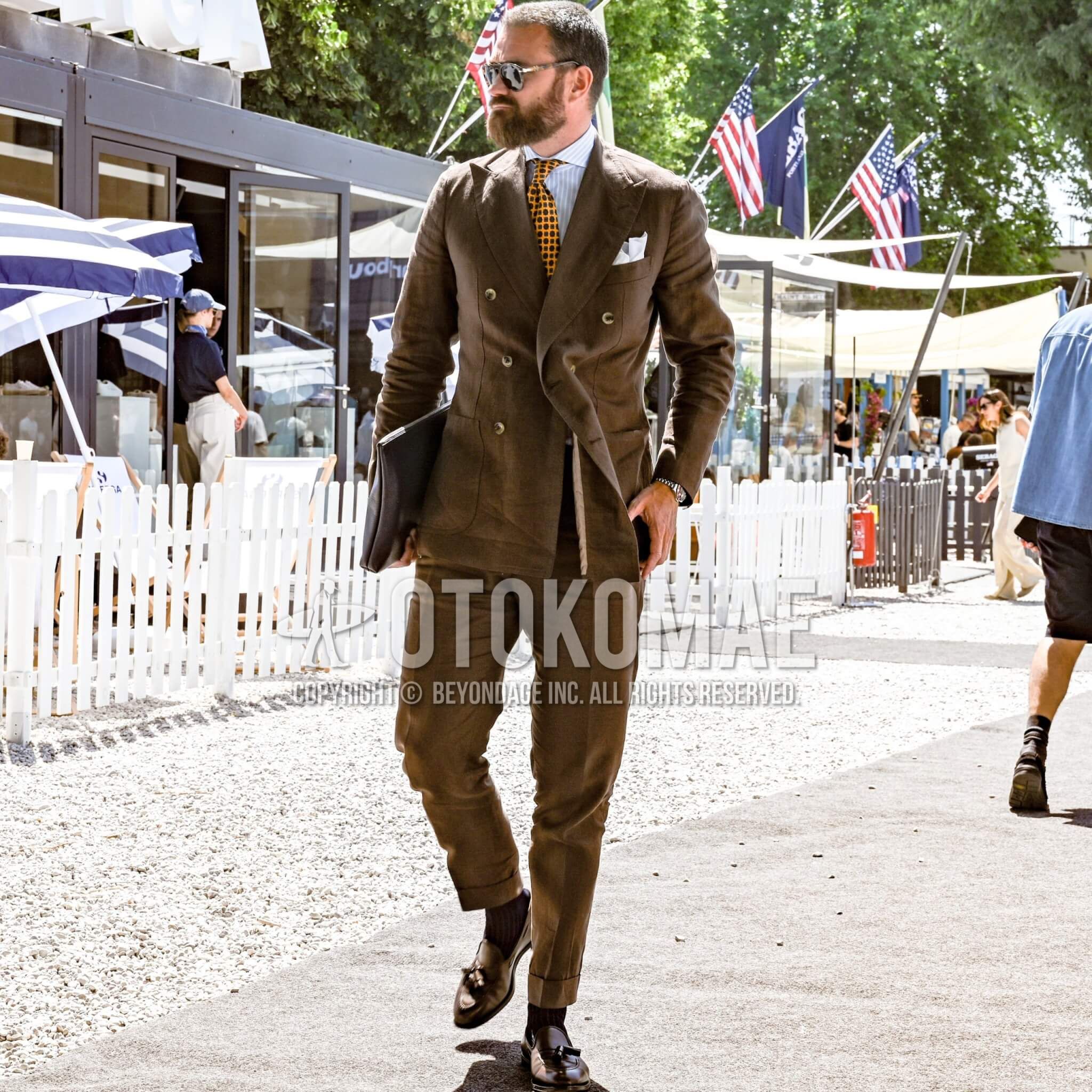 What are the correct socks to wear with loafers? We explain the conditions  and how to select socks from the perspective of both barefoot style and  socked look! | Men's Fashion Media