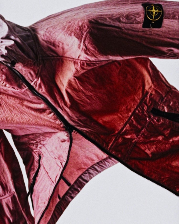 ストーンアイランドが「Material Science」の新作映像を公開!第三弾はブランドの象徴「NYLON METAL-TC」