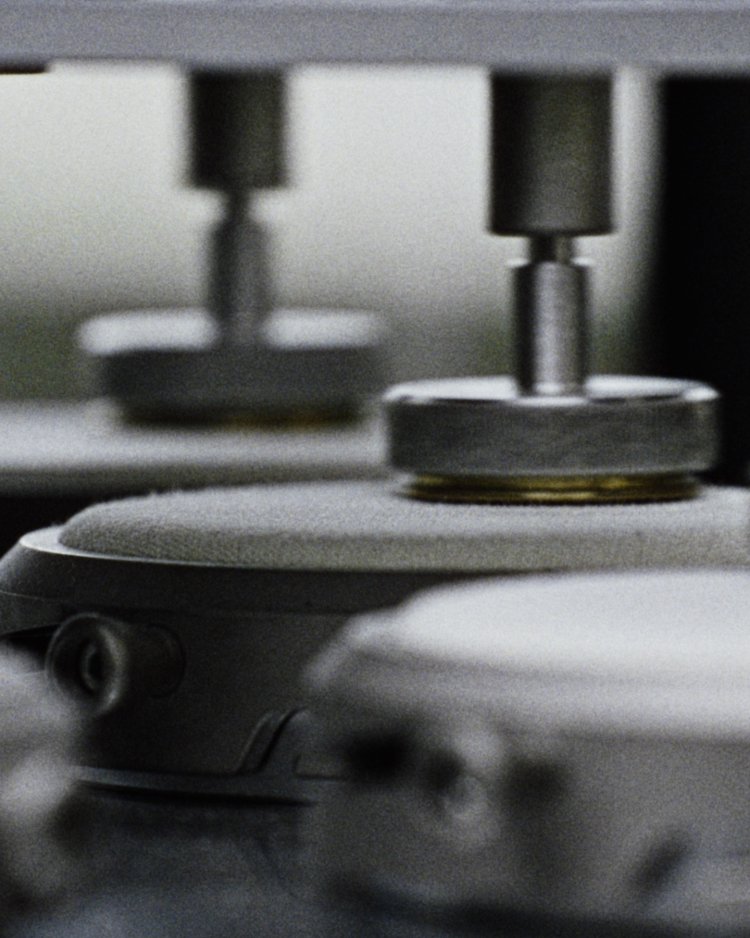 ストーンアイランドが「Material Science」の新作映像を公開!第三弾はブランドの象徴「NYLON METAL-TC」