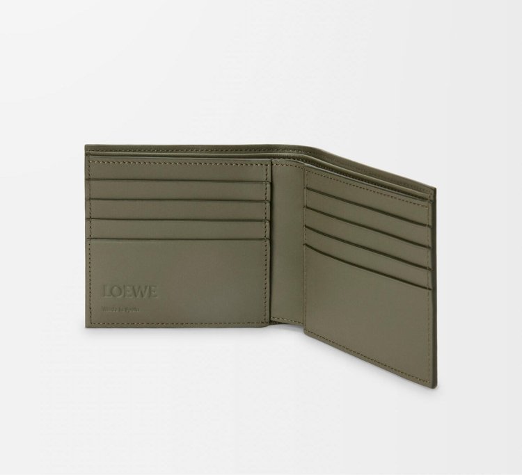 Puzzle bi-fold coin wallet in classic calf leather.