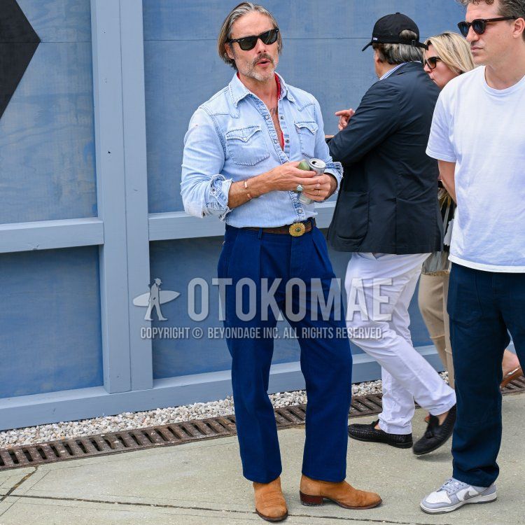 Ray-Ban Wayfarer Wellington plain black sunglasses, red stole bandana/neckerchief, plain blue denim/chambray shirt, brown leather belt, plain navy denisla, plain navy pleated pants, beige boots, Beige suede shoes leather shoes, spring/summer men's coordinate/outfit.