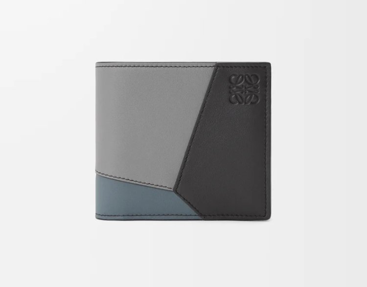 Puzzle bi-fold coin wallet in classic calf leather.