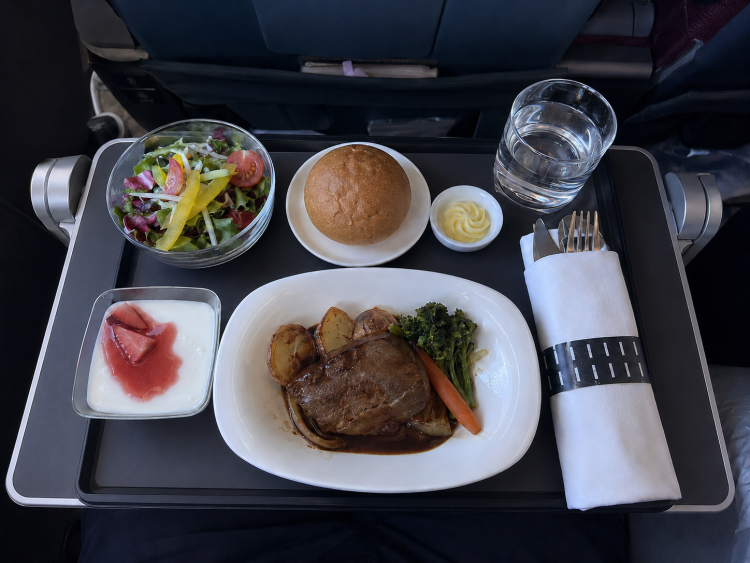 プレミアムエコノミークラスの機内食