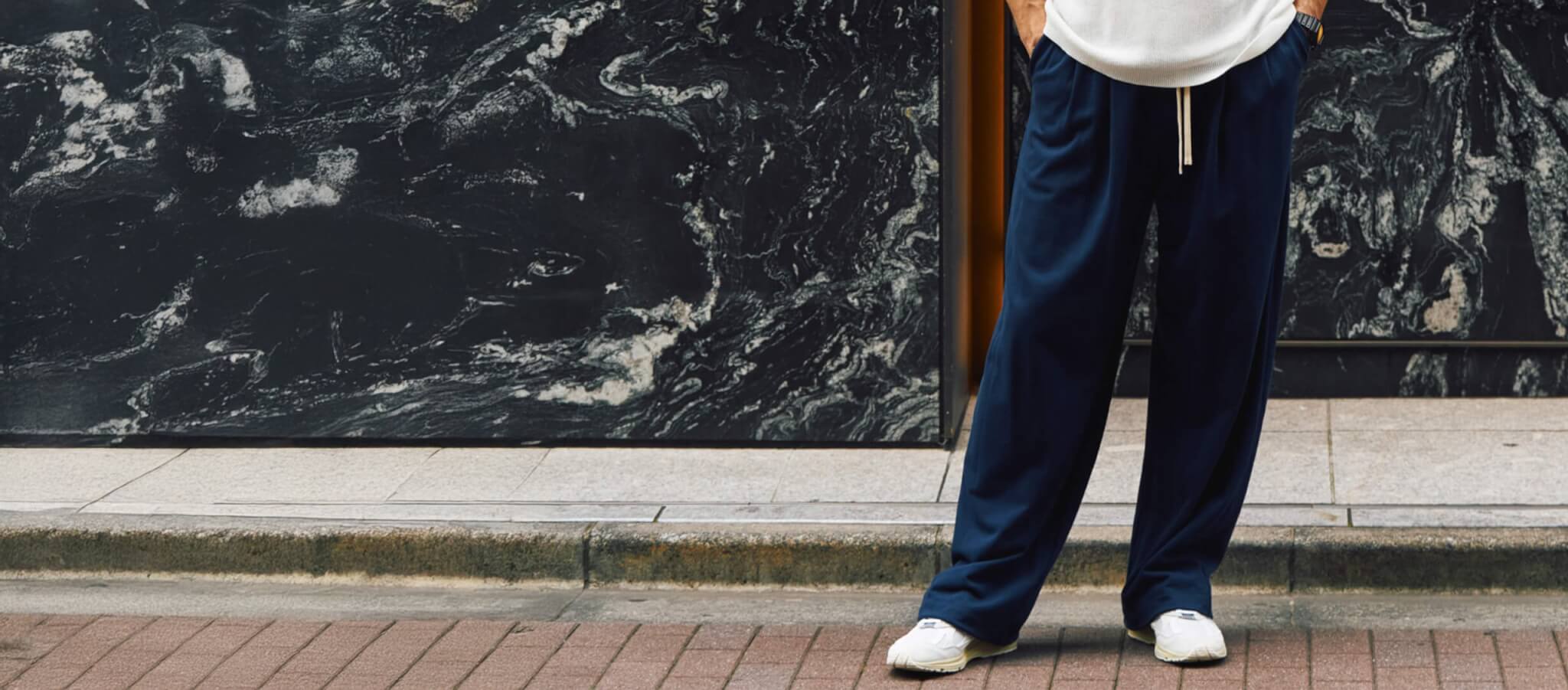 What are 3 reasons why tucked sweatpants can be used in men's coordination?