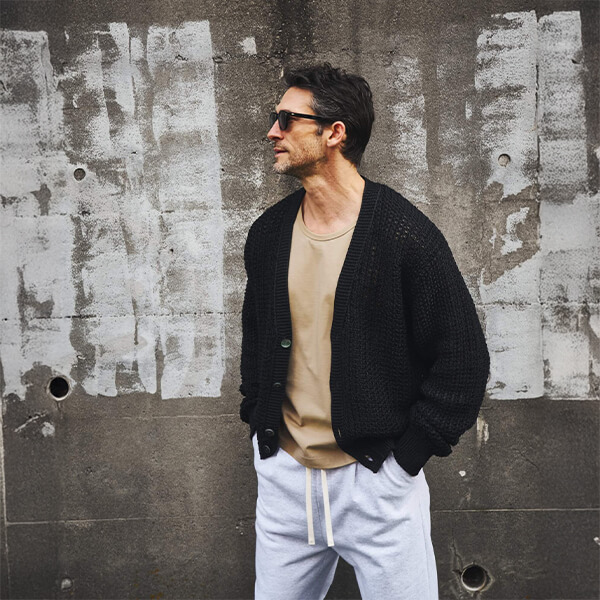 What are 3 reasons why tucked sweatpants can be used in men's coordination?