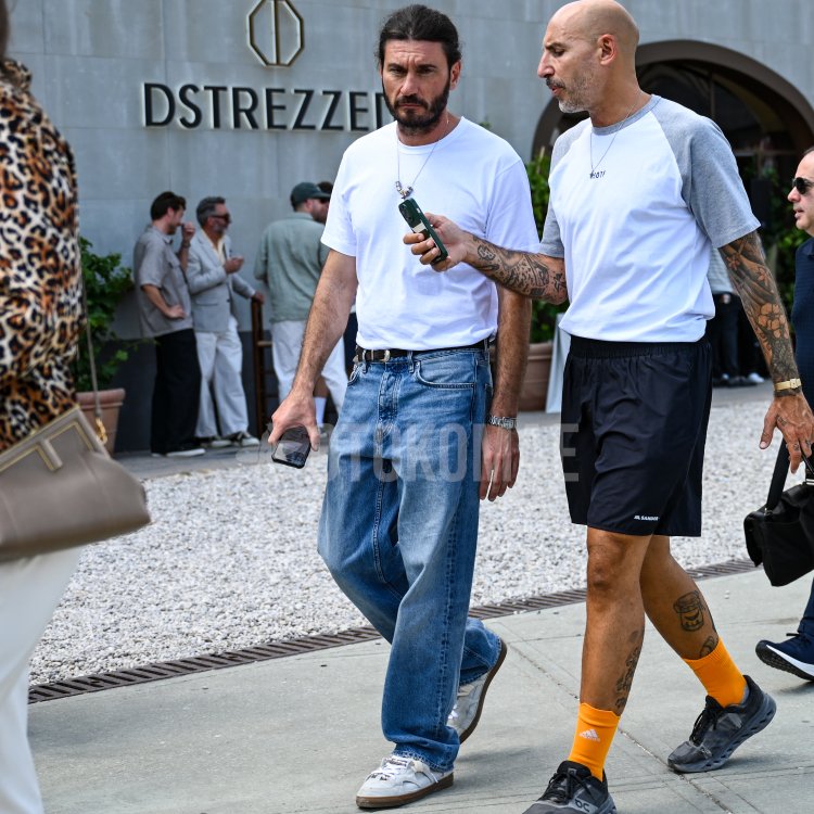 Overseas Street Style Photos of Sophisticated Summer Outfits Featuring High-Quality White T-Shirts