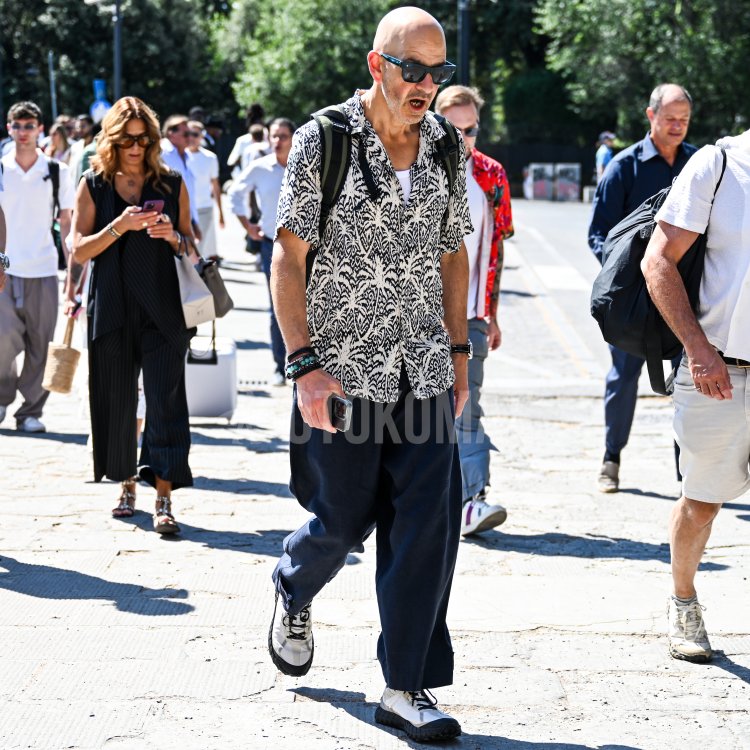 Summer Outfits for Grown Men Featuring Patterned Short-Sleeve Open-Collar Shirts