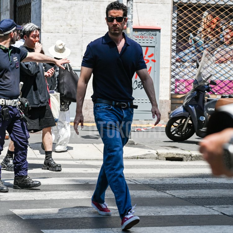 Summer Outfits for Mature Men Featuring a Navy Knit Polo Shirt