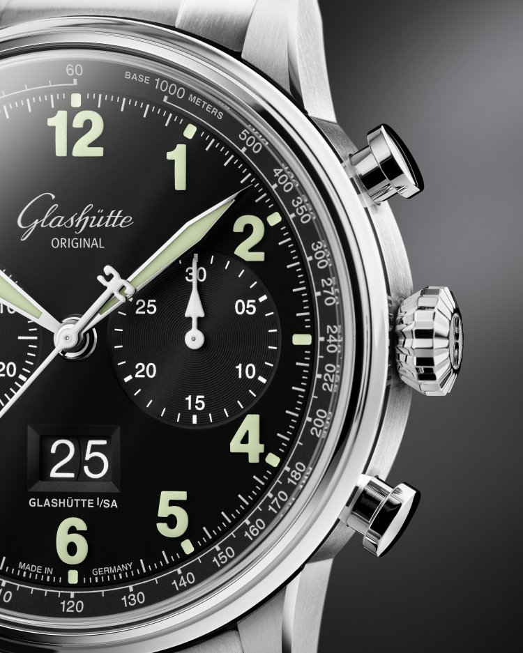 1-37-24-20-12-71_Senator_Chronograph_Navigator_DIAL_black_StS_silver_Detail1