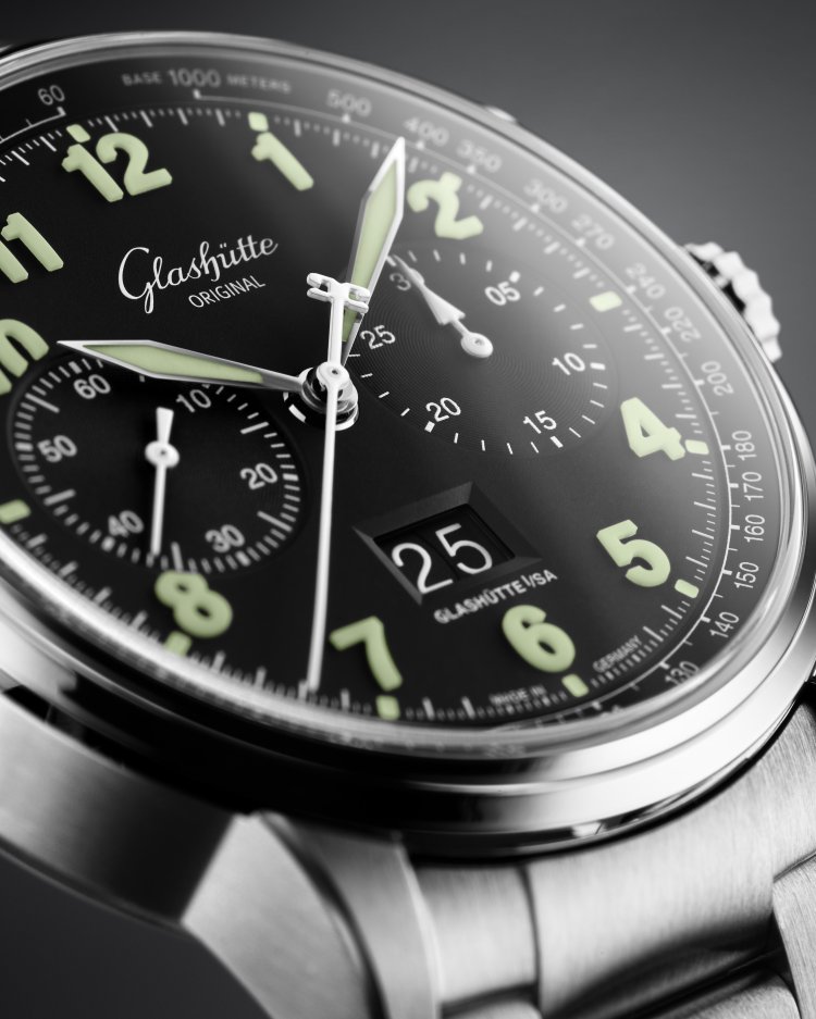 1-37-24-20-12-71_Senator_Chronograph_Navigator_DIAL_black_StS_silver_Detail2