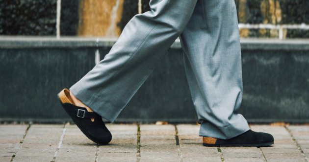 Birkenstock “Boston”: A Look Back at the Charm of This Iconic Model as It Celebrates Its 50th Anniversary.