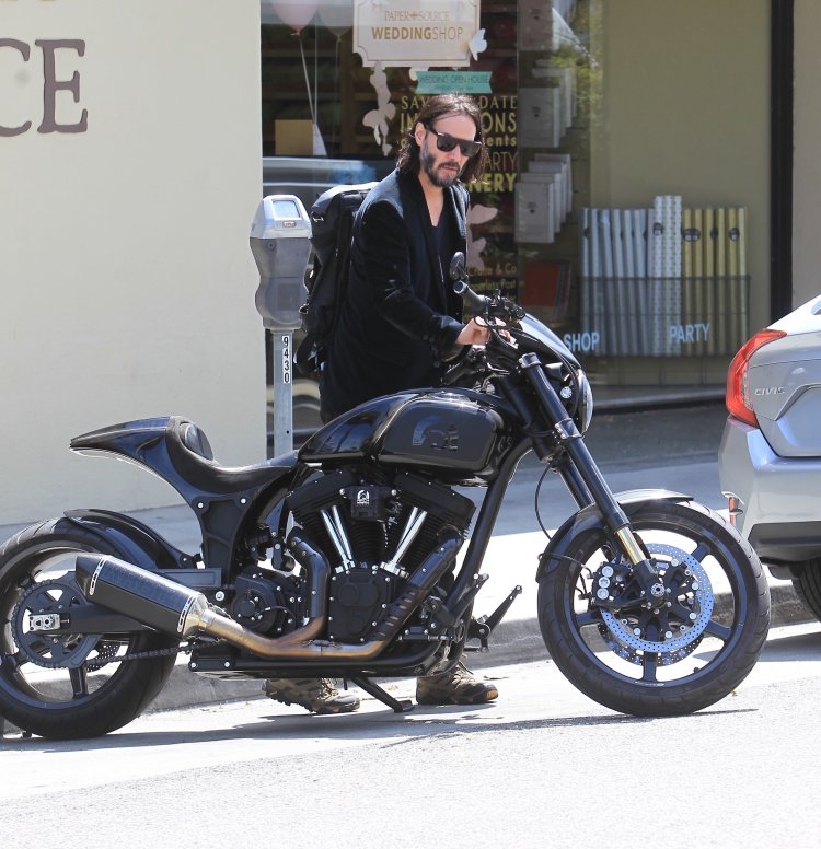 *EXCLUSIVE* Keanu Reeves greets a lucky fan in Beverly Hills